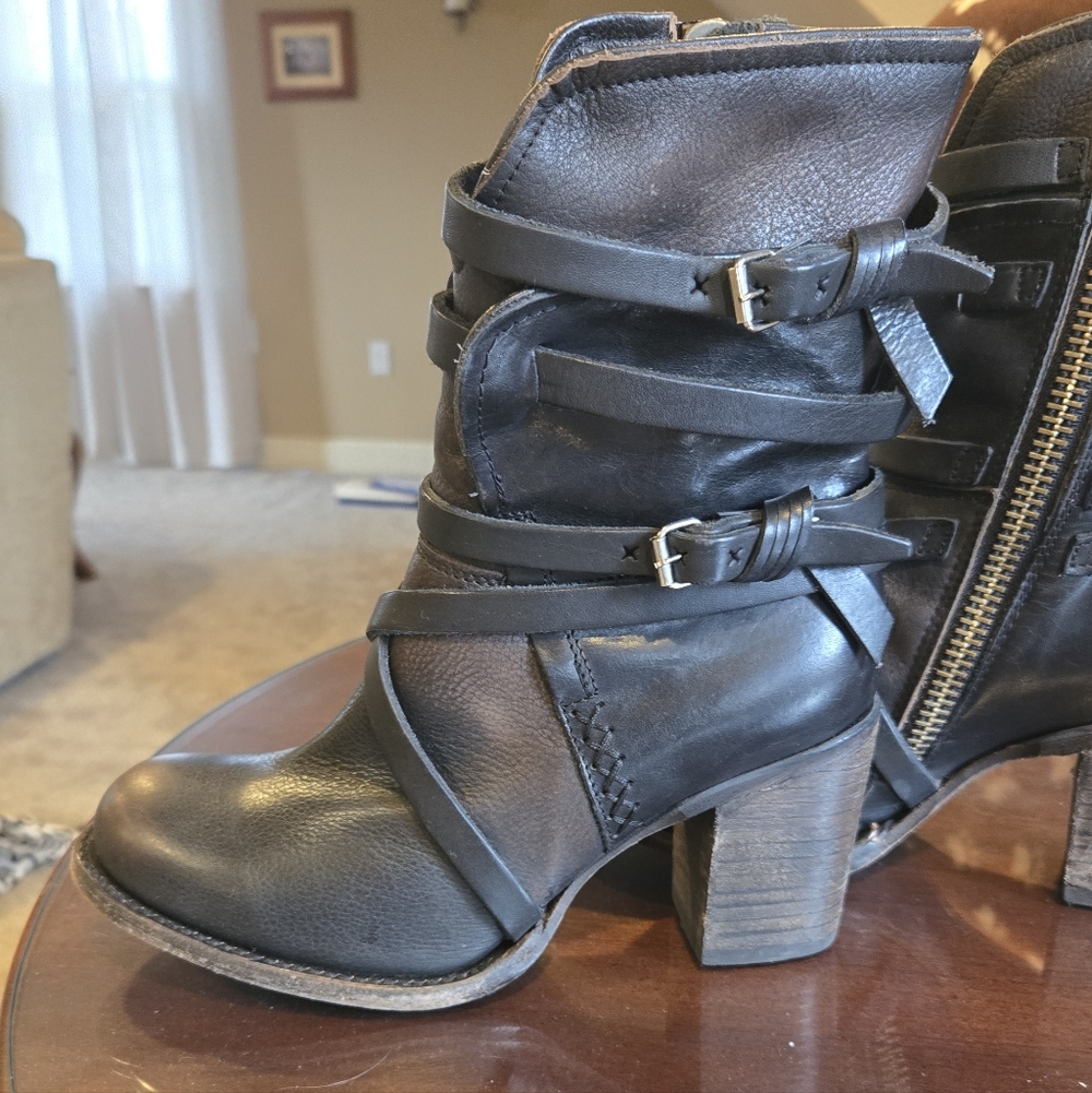 Bakers Distressed  Black FreeBird